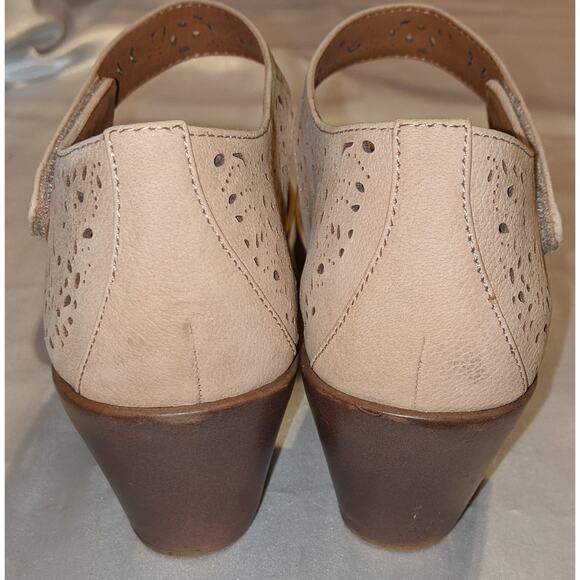 EASY SPIRIT Women's Cindie Mary Jane Heels Shoes Size 8.5 M Biscuit Beige - Picture 4 of 10